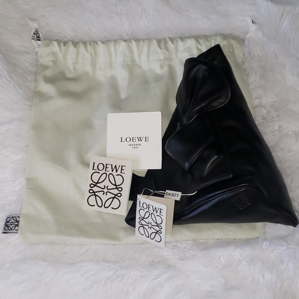 ๐ฃLoewe ๐จPRICE DROP๐จ RARE Black Bolso Triangle๐ฃ